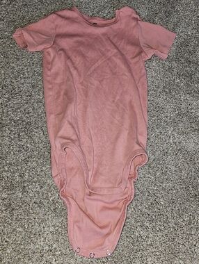 NEW H&M White Organic Cotton Short Sleeve Bodysuit Size 3 - 4